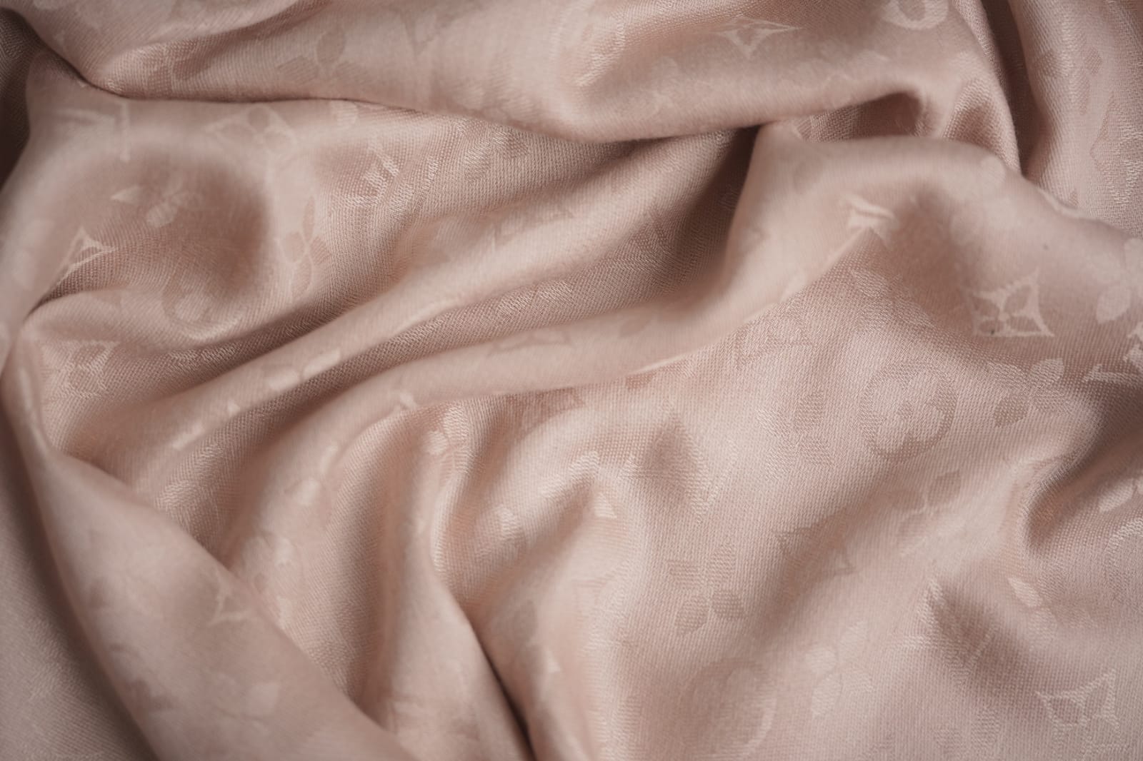 Elegant Pink Fashion Fabric for Stylish Creations - Image 4