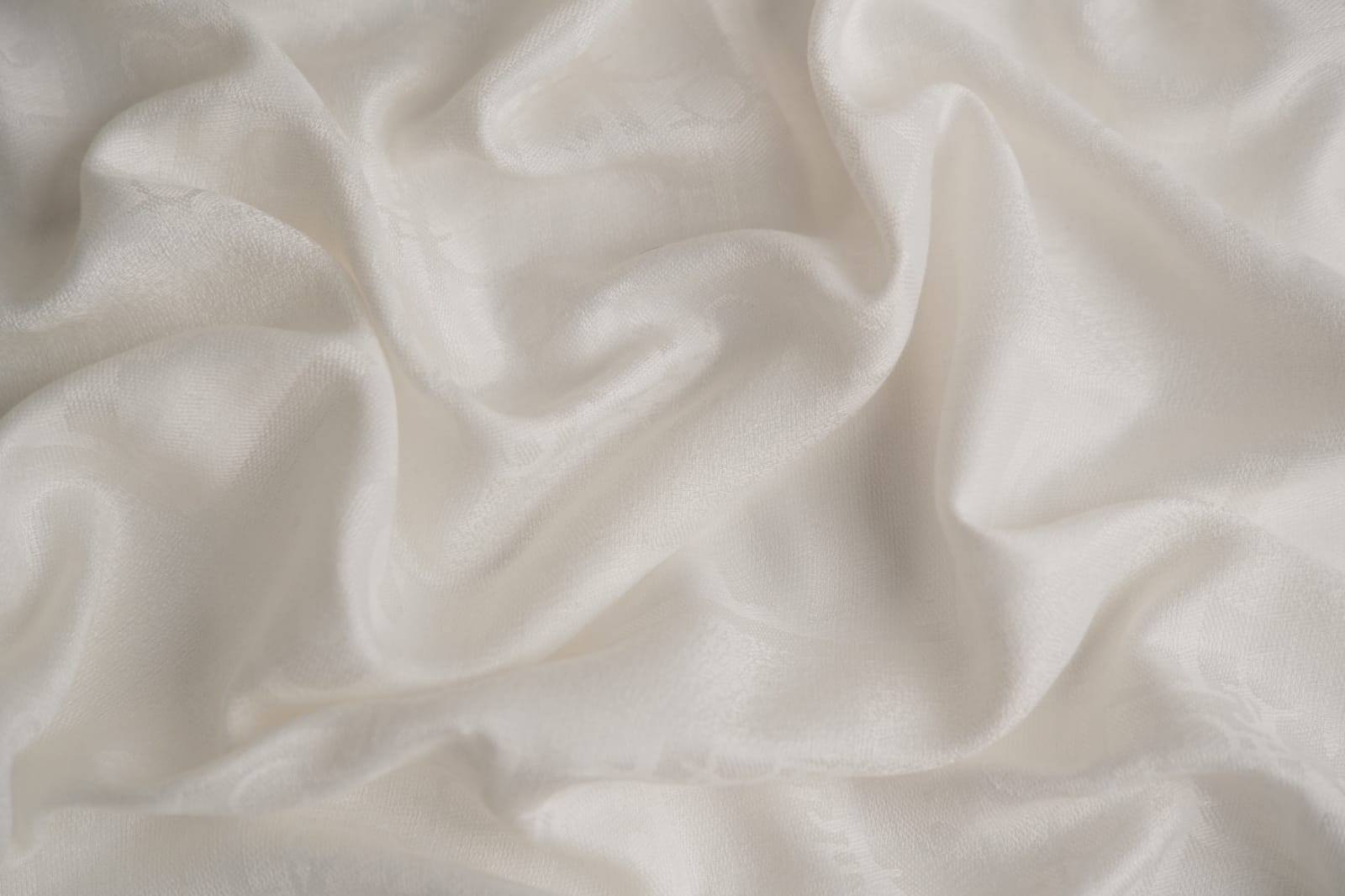 Elegant White Curtain for a Stylish Home - Image 2